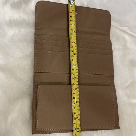 Liz Claiborne Tan and Blue wallet with Elegant Design - Picture 7 of 12